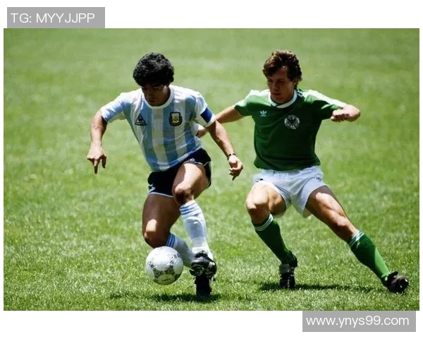 昔日足球场上的风云人物帅气退役后的人生新篇章